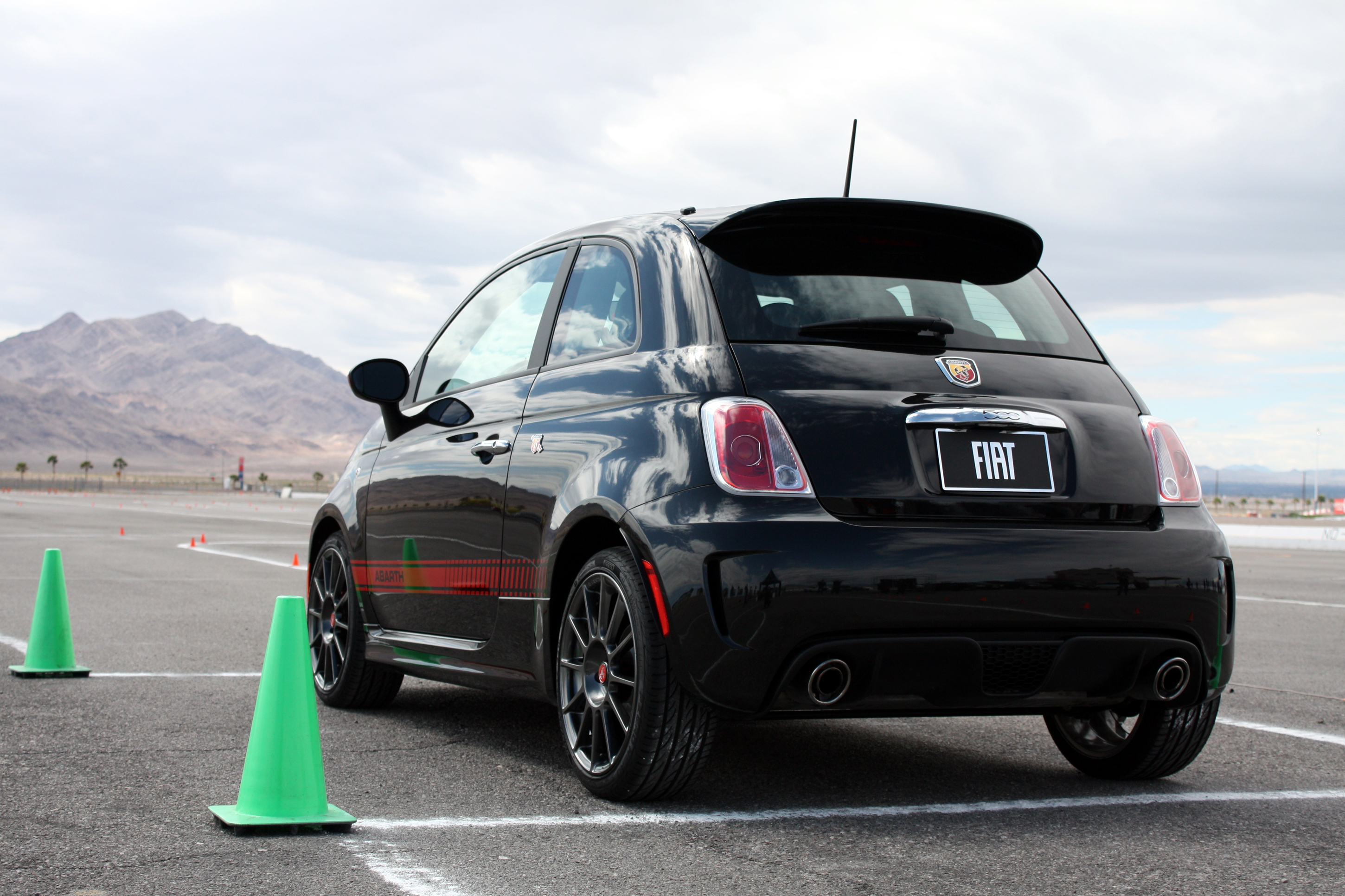 Black-and-Red-Fiat-500-Abarth-Wallpaper.