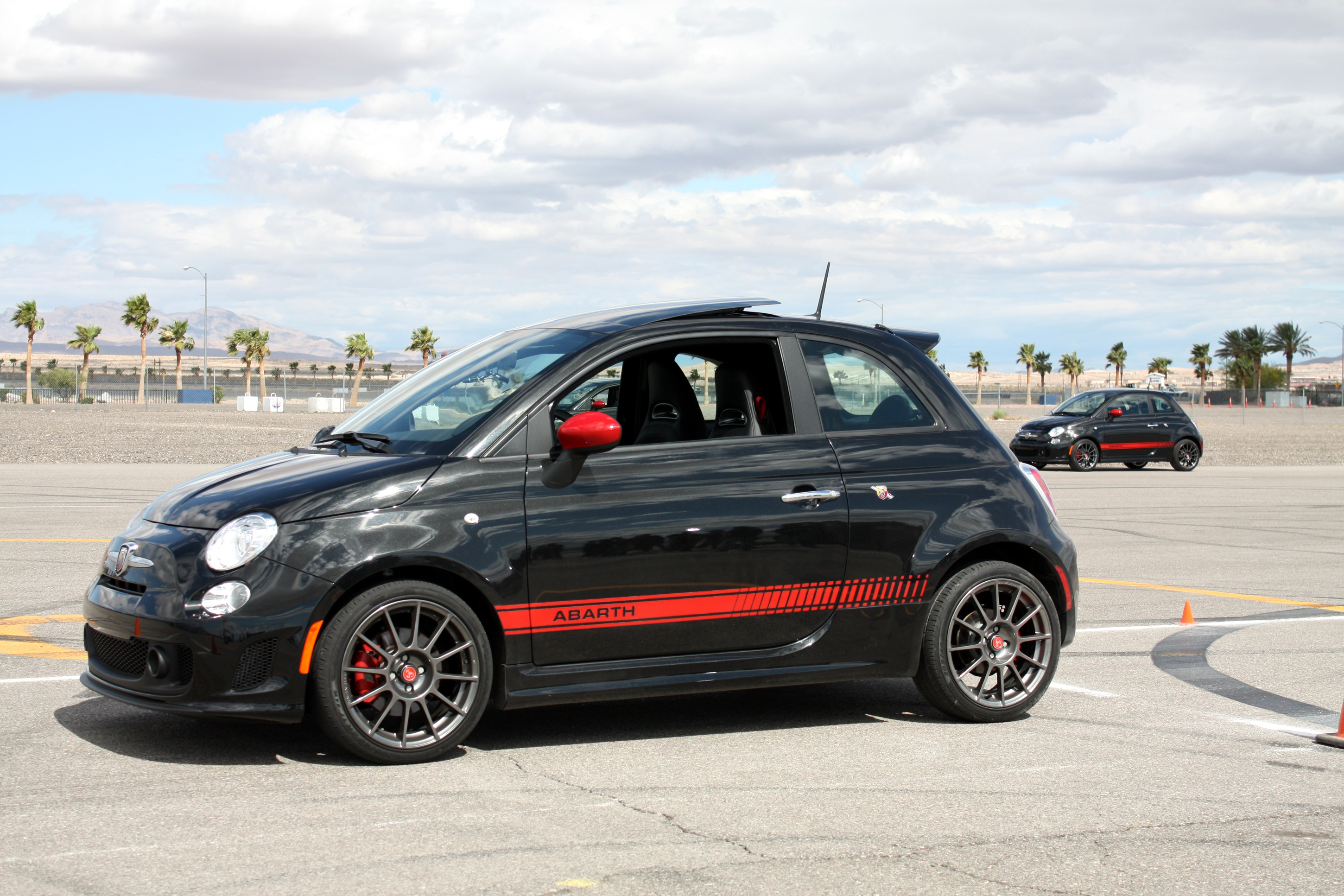 Fiat 500 Abarth красный