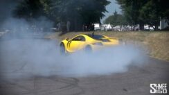 How to turn around supercars? DONUTS!