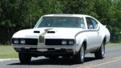1969 Hurst Olds 442 Classic American Muscle Car in Action