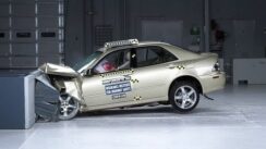 2002 Lexus IS 300 Overlap Crash Test Video