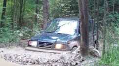 Suzuki Sidekick Offroading on Muddy 4X4 Trails
