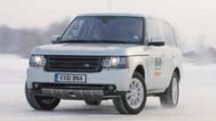 Range Rover Drifting in Snow