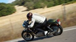 2013 Triumph Thruxton 900 Vs Moto Guzzi Stone